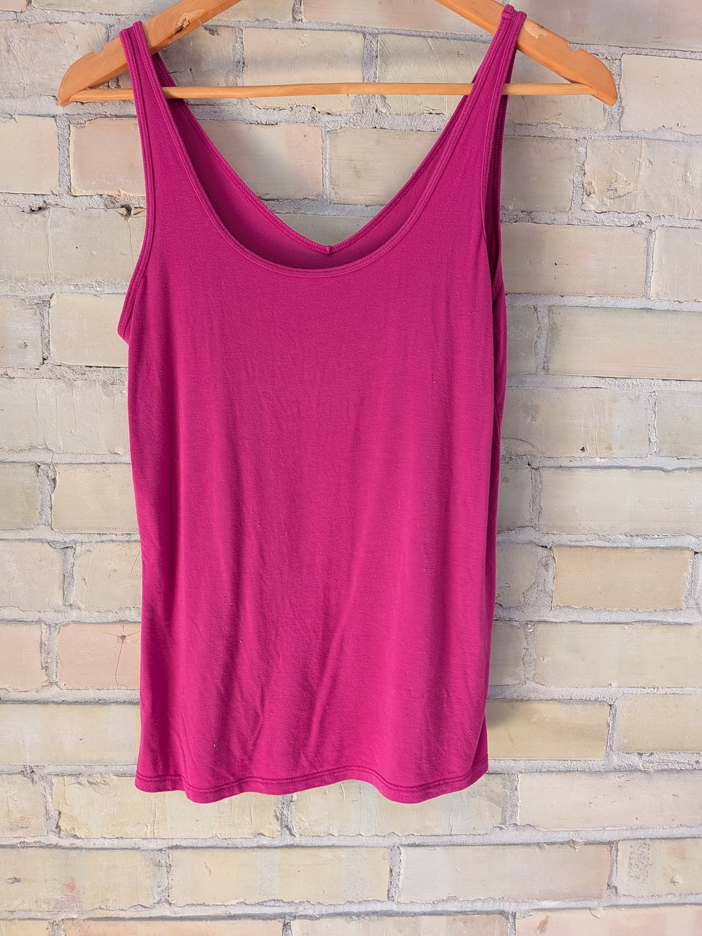 Reitmans Berry Reversible Scoop/V-neck Tank Top